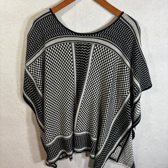 BCBGMaxazria Knit Poncho Sweater Pullover Black White Mixed Pattern Size XS/S - Picture 2 of 7